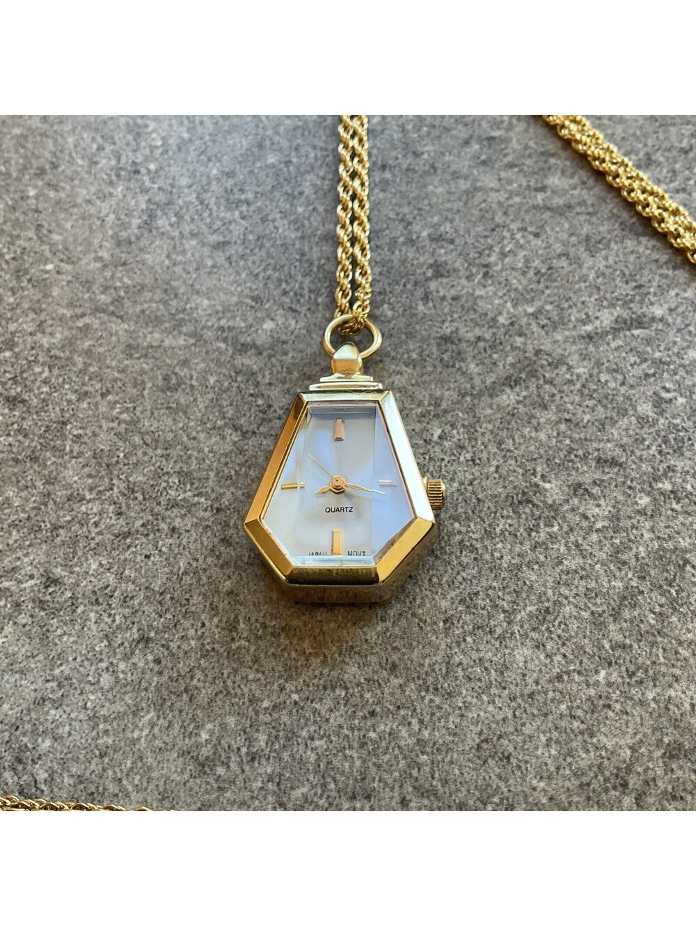 Quartz Japan Movement Blue Dial W/Faceted Crystal Vintage Pendant Watch A19